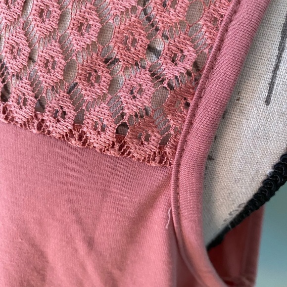 Daisy Fuentes Lace Trim Women's Top Size Medium - Picture 8 of 10